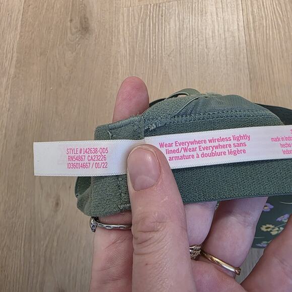 Victoria's Secret Green Floral Everywhere Wireless Lightly Lined Bra Size 32DD - Picture 5 of 6